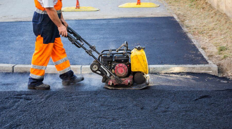 Professional gutter cleaning in Riddleton, TN